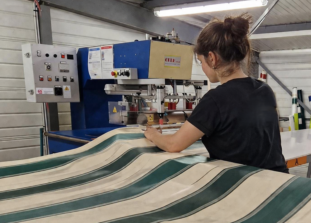 Machine de soudage de tissu rayé